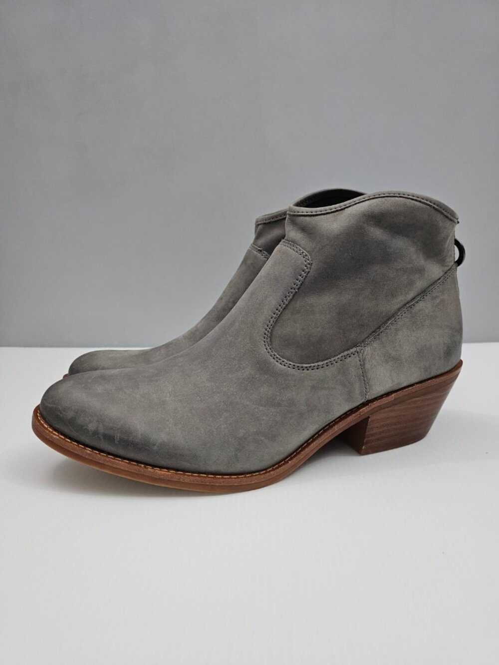 Sofft Aisley Ankle Boot Womens 11 Moon Grey Italian Leather Western Comfort NEW